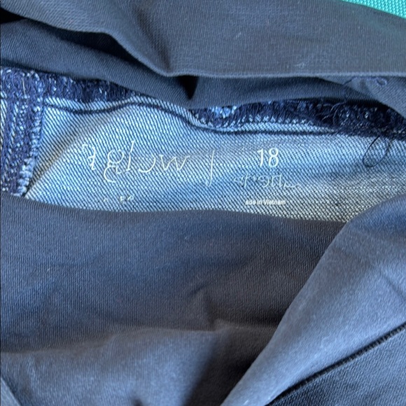 Women's Blue Denim Maternity Shorts - Picture 3 of 4